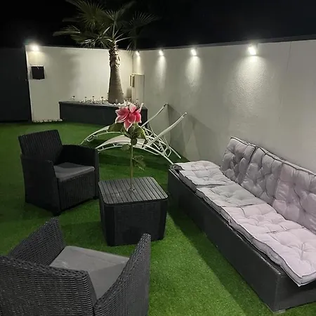 Apartment Jacuzzi Avec Jardin Agde